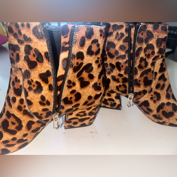 Gorgeous brand NEW, never worn Cheetah 🐆 print “botkier New York” boots😍 - Picture 8 of 13
